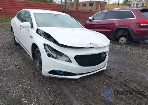 2017 Buick Lacrosse Essence z USA, uszkodzony, nr VIN 1G4ZP5SS8HU130705